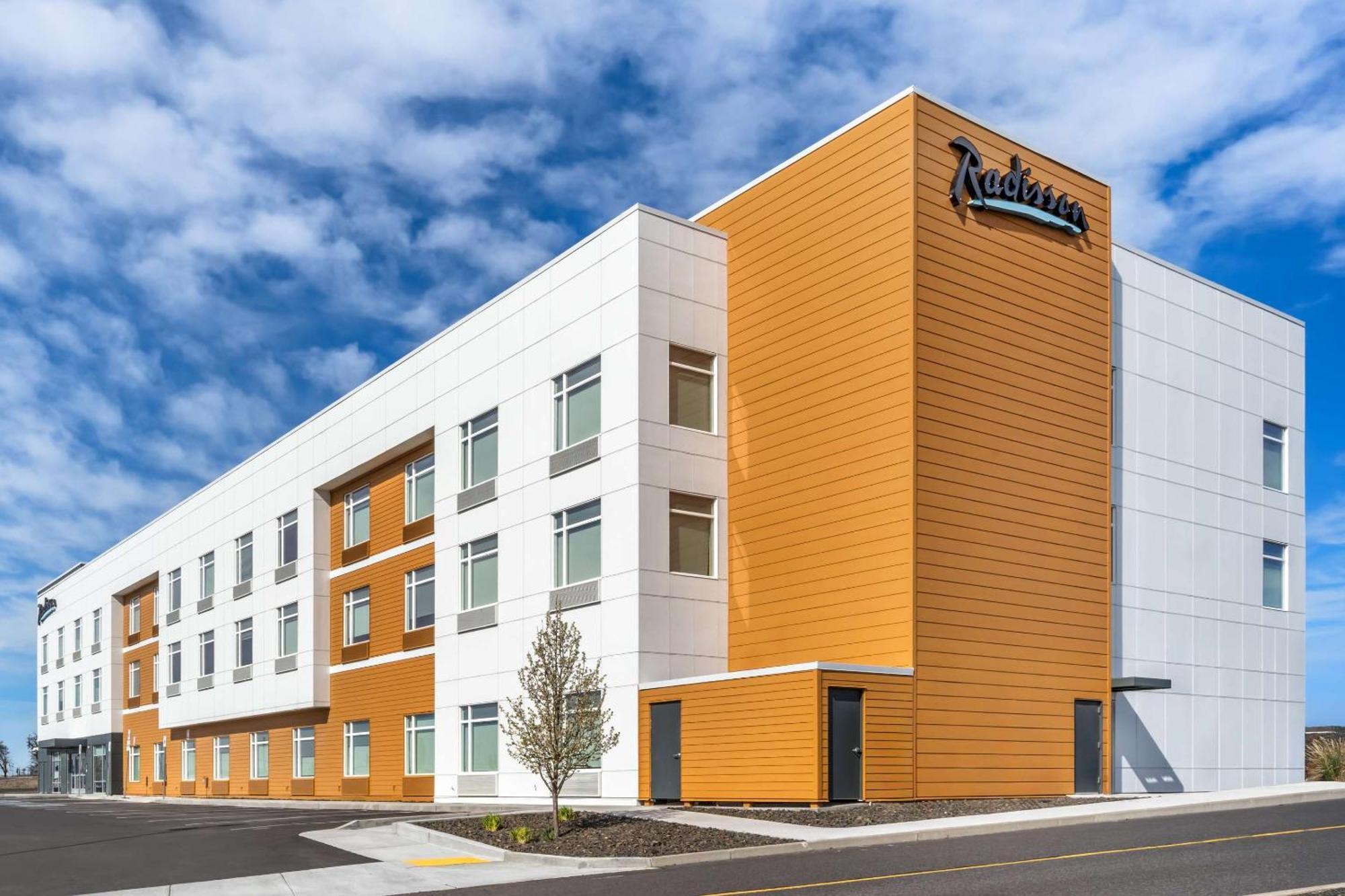 Radisson Hotel Pendleton Airport المظهر الخارجي الصورة